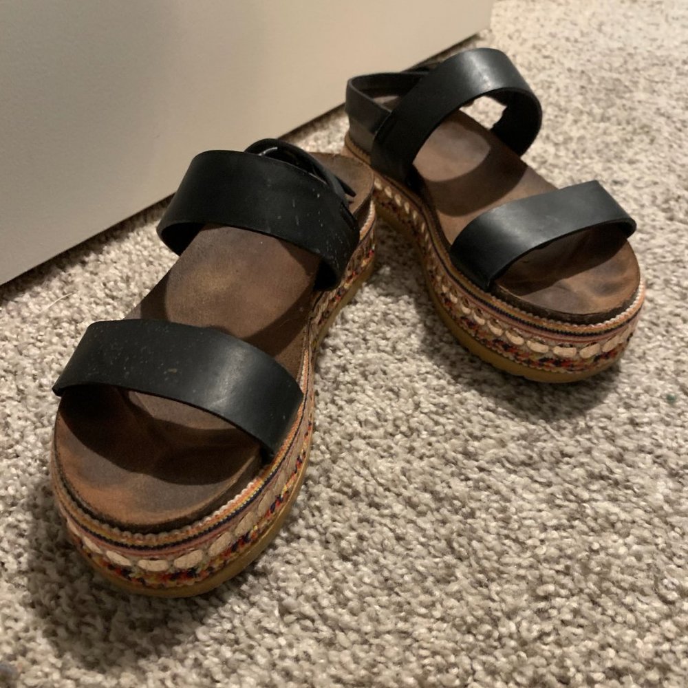 Embroidered Platform Sandals - Picture 2 of 6